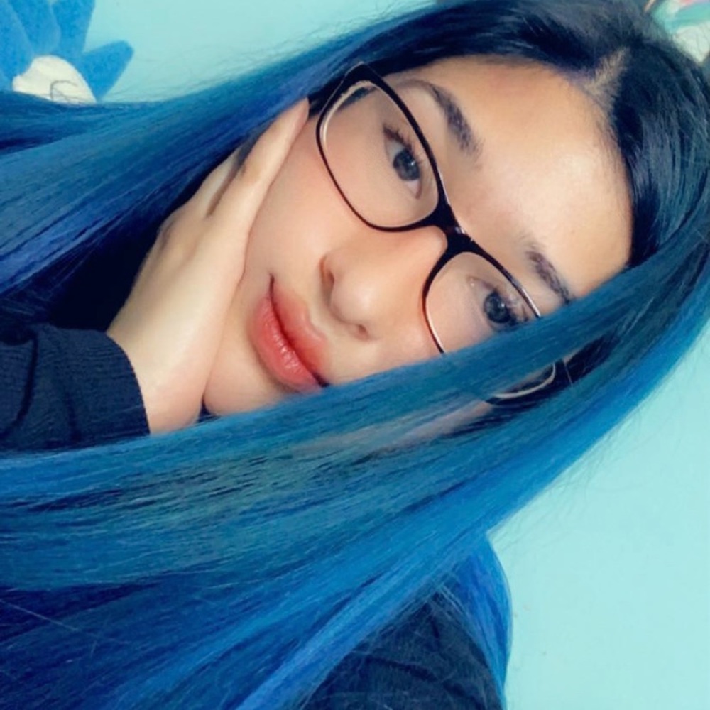 Meet your Posher, Carolina